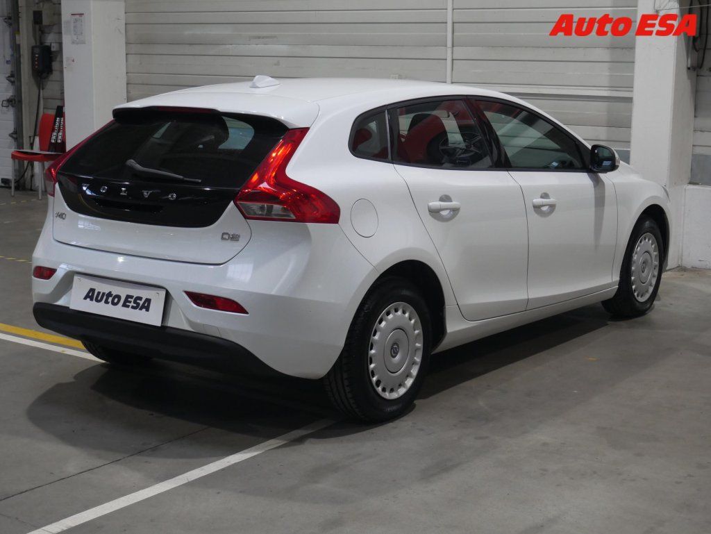 Volvo V40, 1.6 D,AC - fotka 4