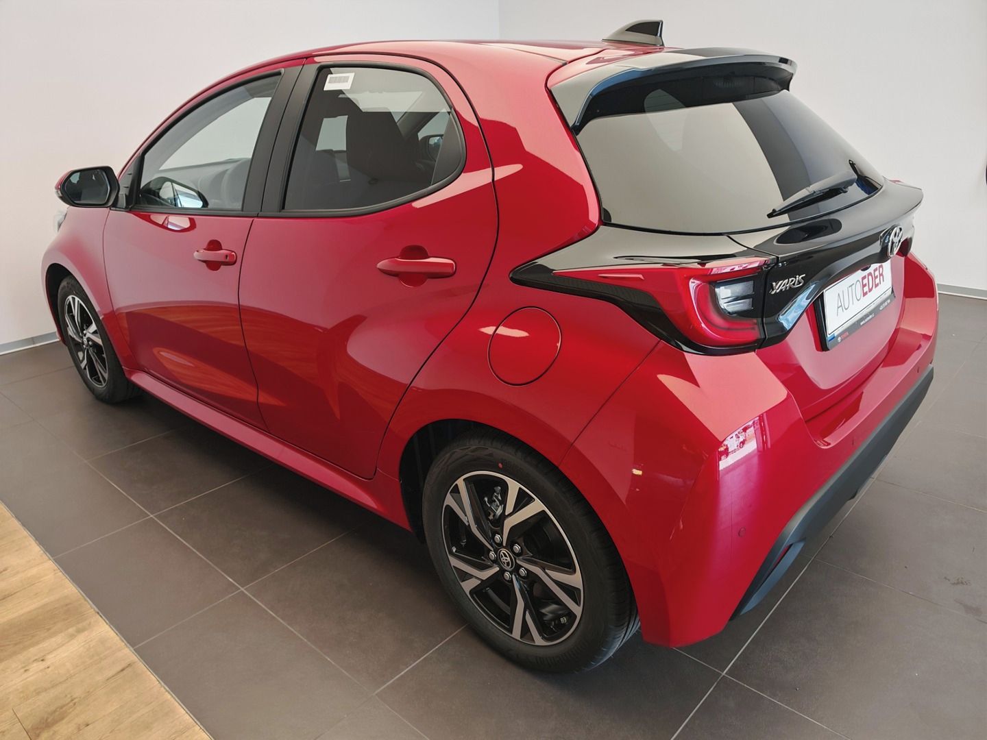 Toyota Yaris, 1.5 Hybrid Style - fotka 5