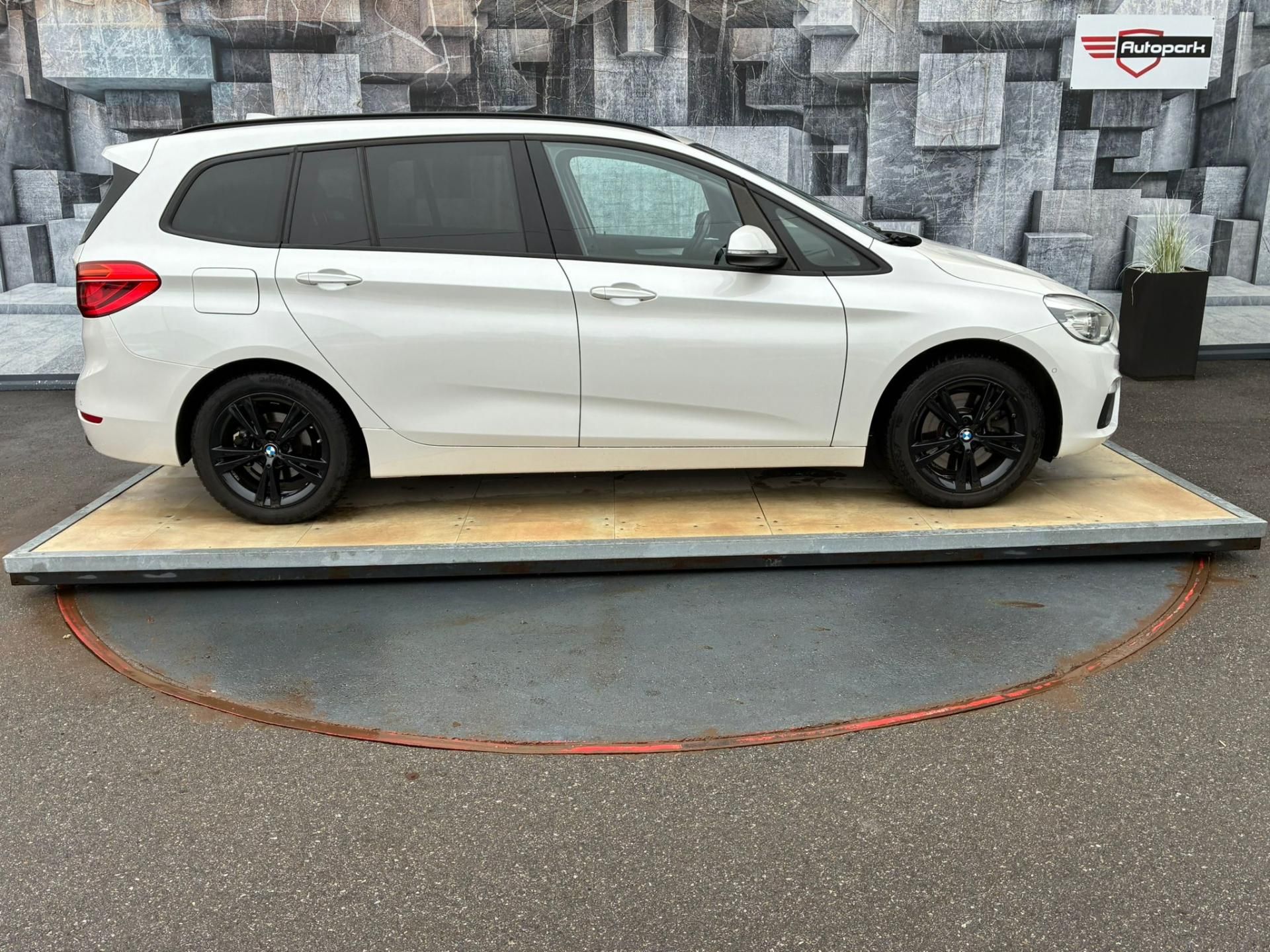 BMW Řada 2, 220i GT, 141KW, 7 MÍST - fotka 5