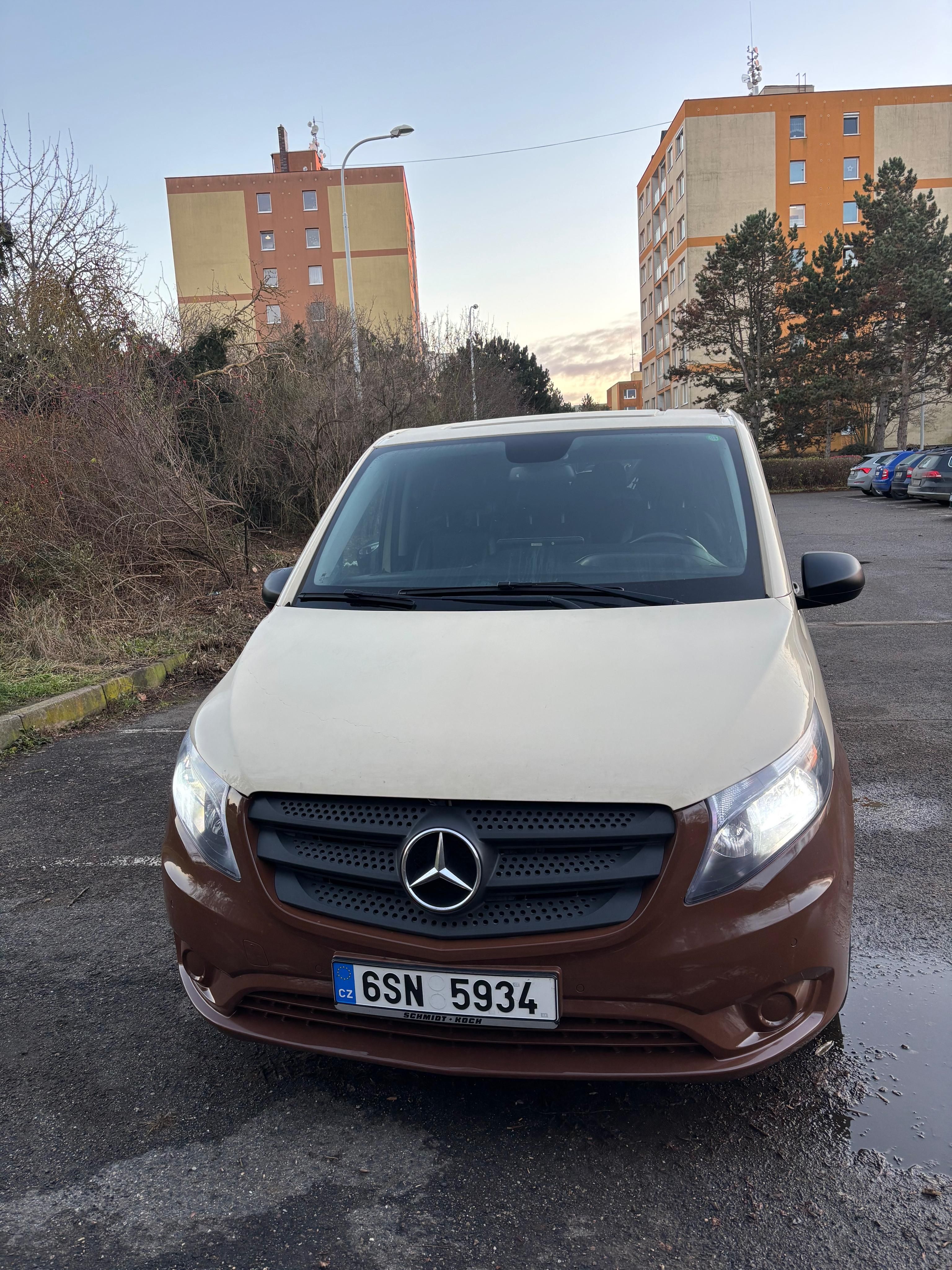 Mercedes-Benz Vito, 2,143