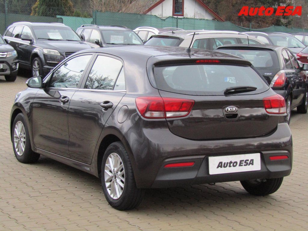 Kia Rio, 1.2i,AC,park.asist - fotka 6