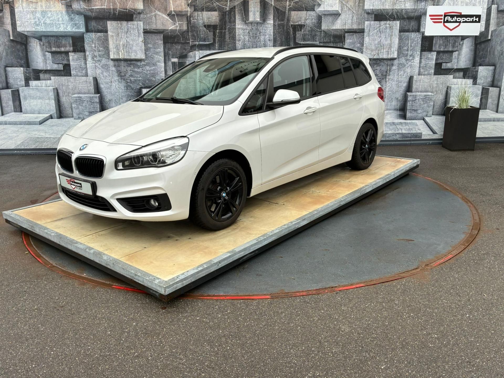 BMW Řada 2, 220i GT, 141KW, 7 MÍST - fotka 3