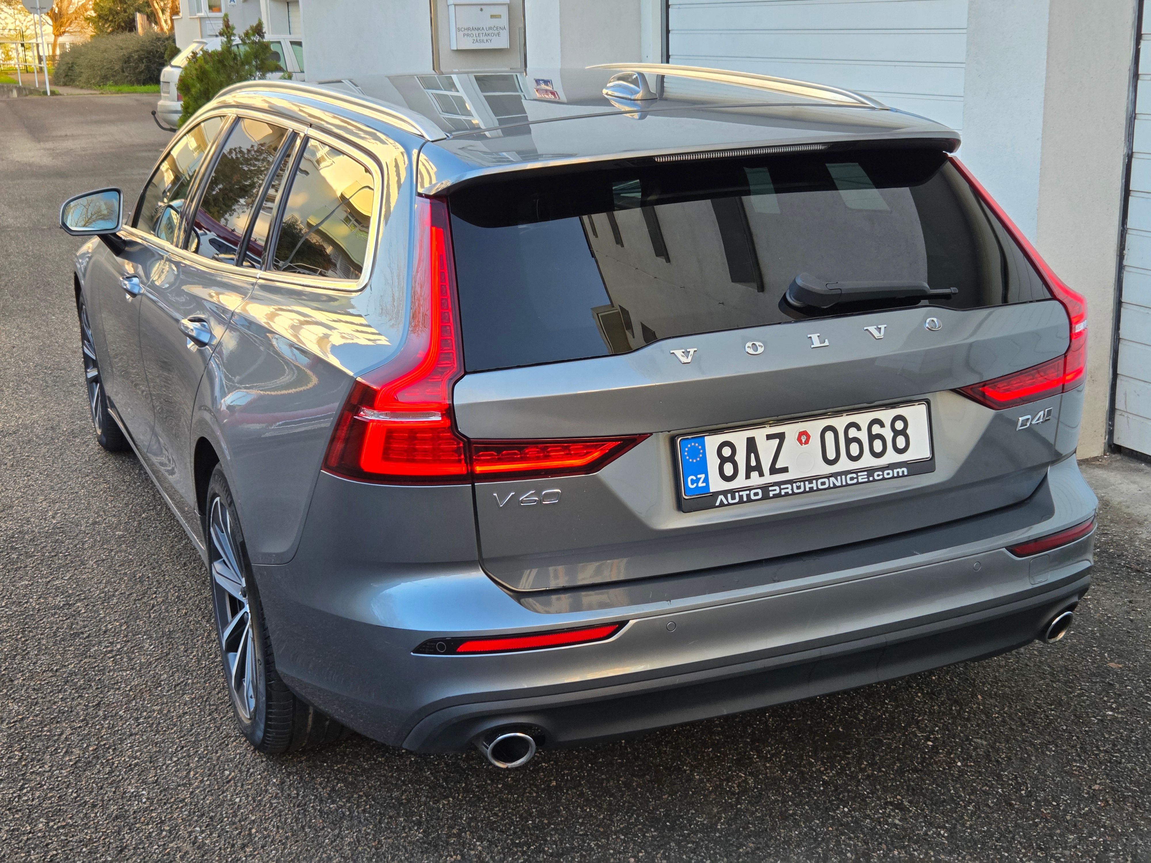 Volvo V60, 2.0 D4 AWD 4x4 Automat - fotka 6