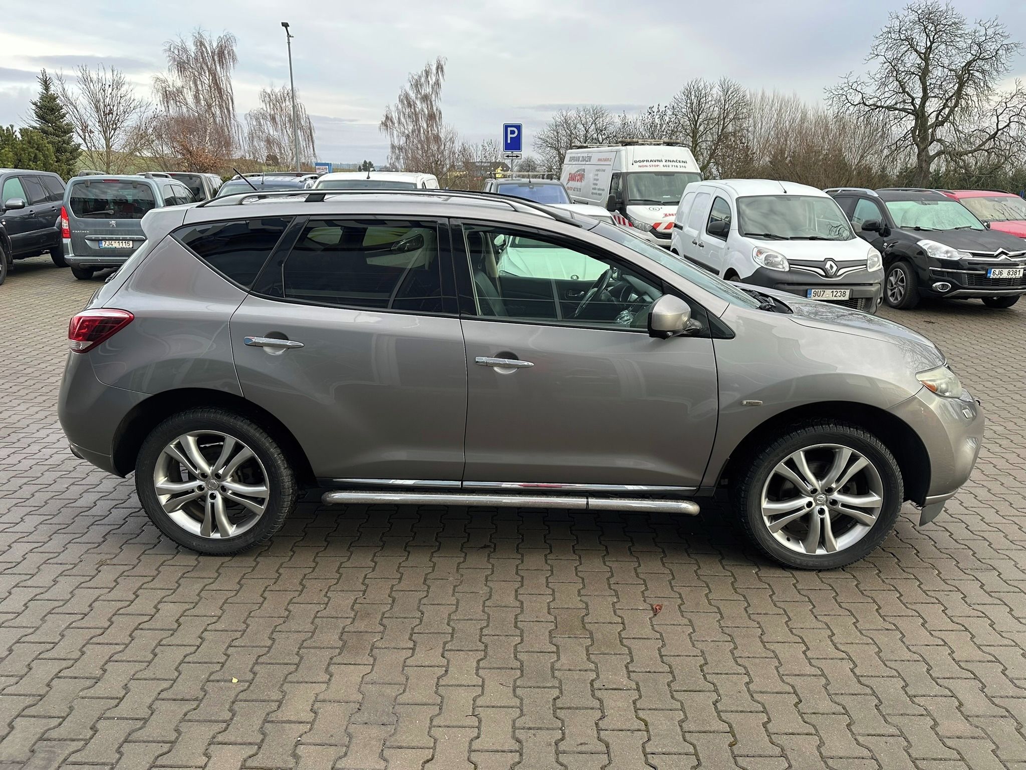 Nissan Murano, 2,5D 4x4 140kW - fotka 6