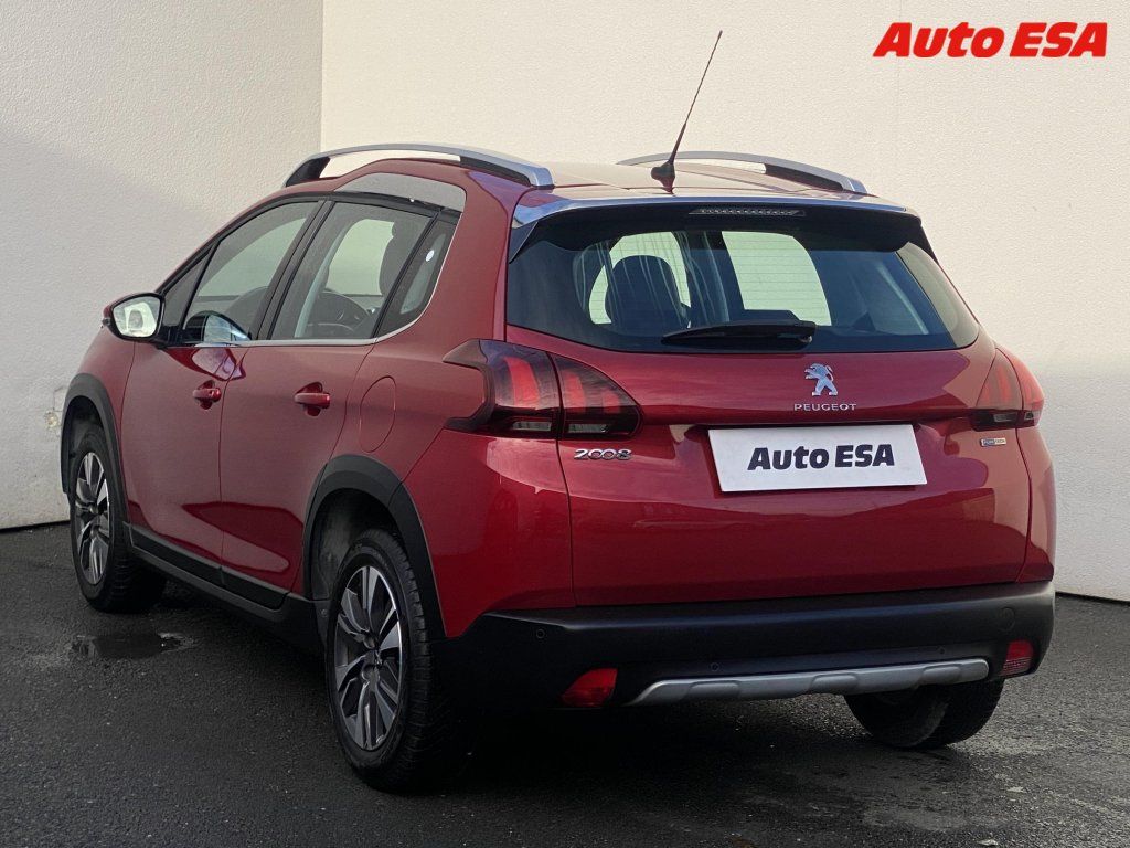 Peugeot 2008, 1.2PT,Allure,AT,navi - fotka 6