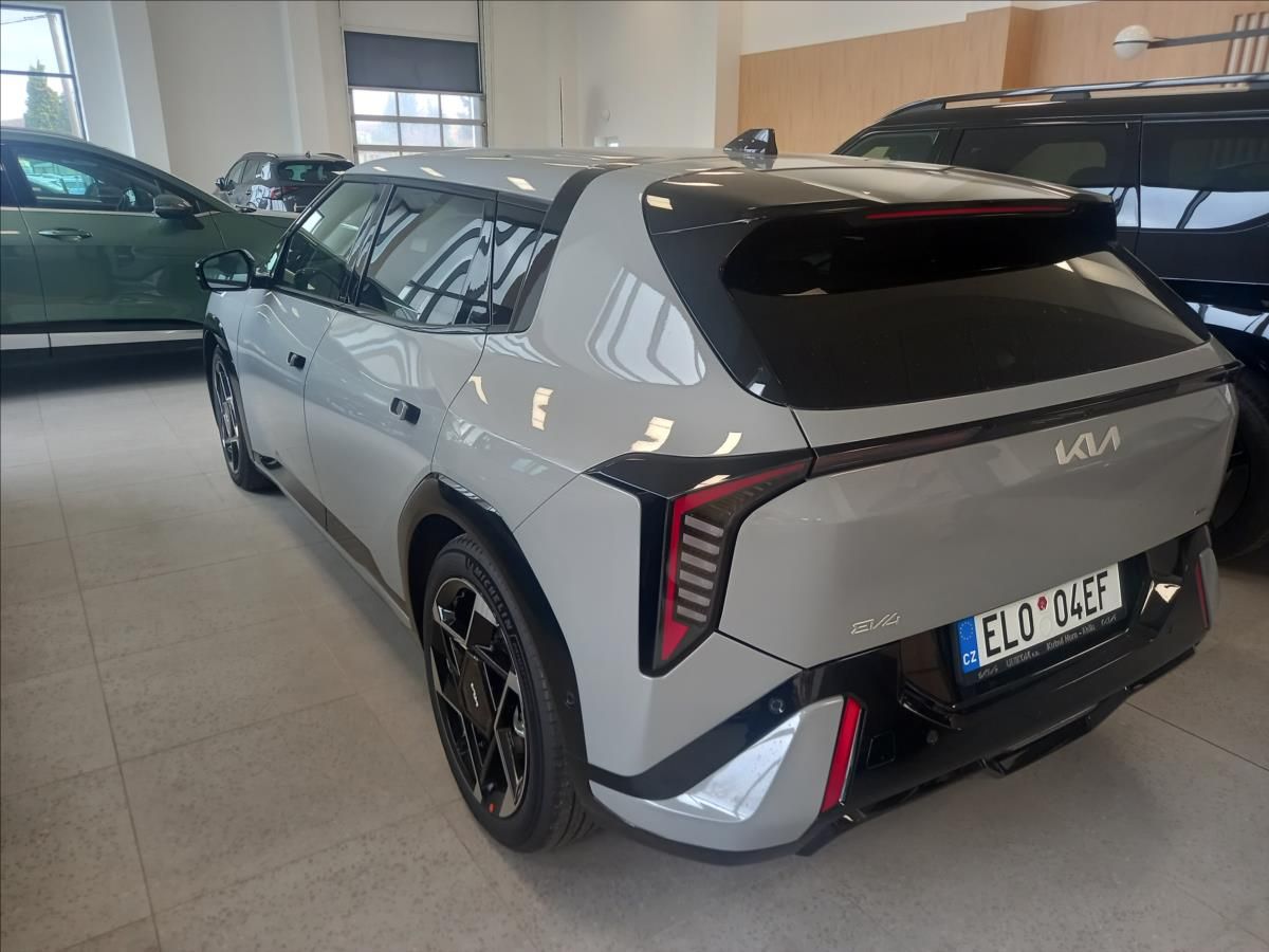 Kia EV4, 4x2 GT-LINE 150 KW - fotka 3