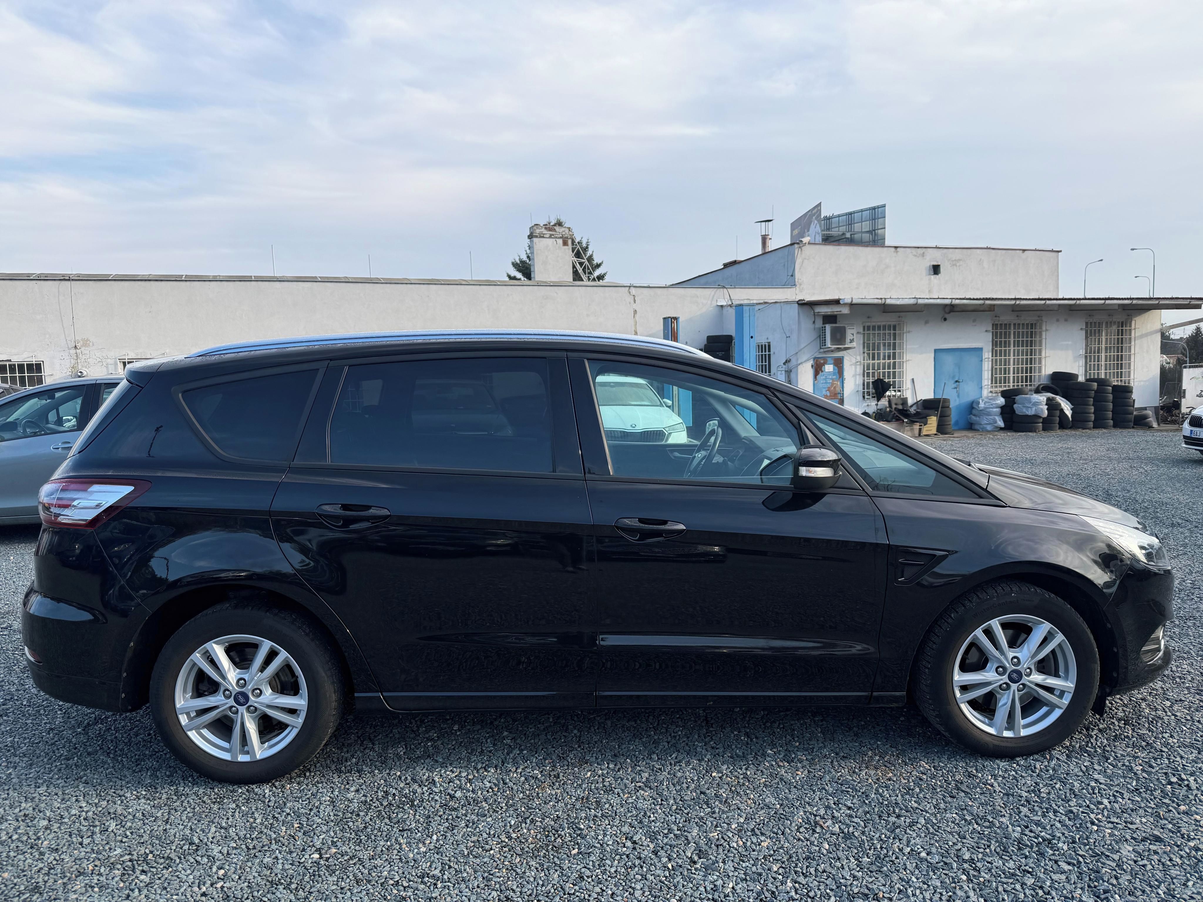 Ford S-MAX, 2.0 TDCi 140Kw Navi, LED - fotka 2