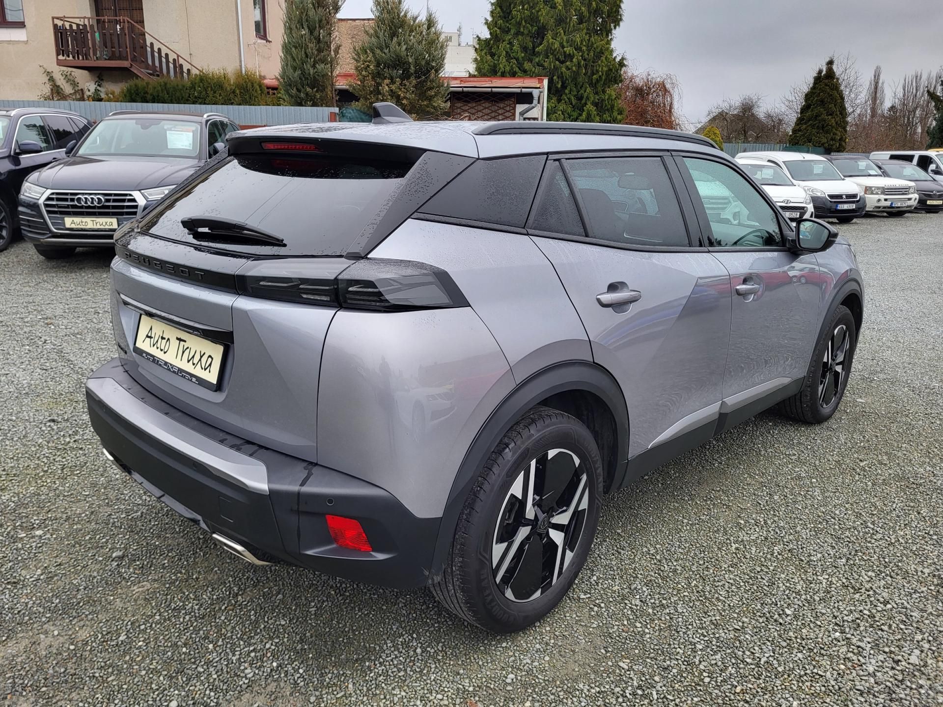 Peugeot 2008, 1.2 PureTech 130k AUTOMAT - fotka 4