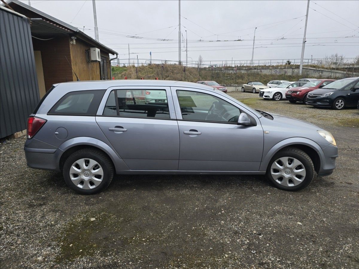 Opel Astra, 1,6 i 85 kw - fotka 4
