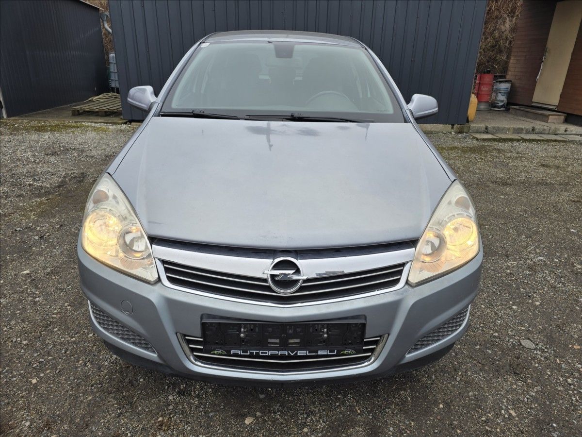 Opel Astra, 1,6 i 85 kw - fotka 2
