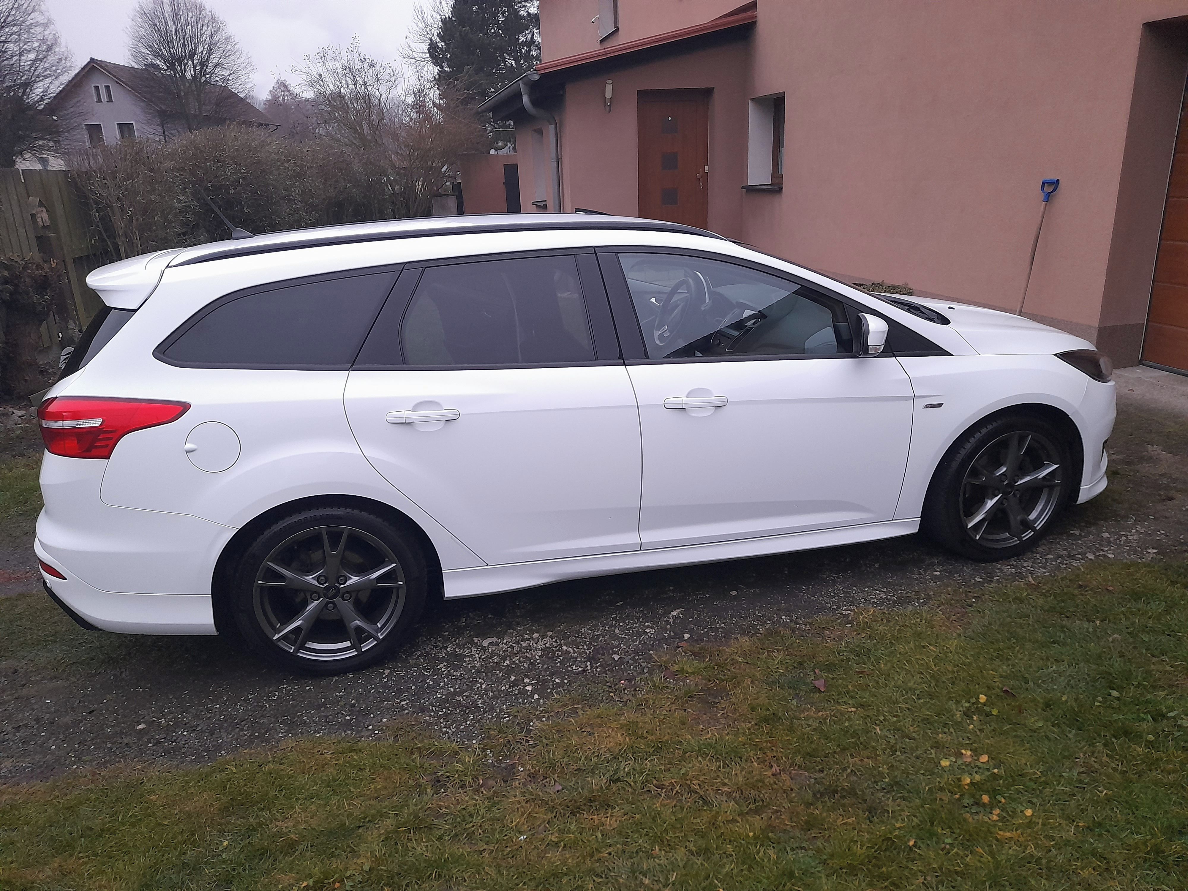 Ford Focus, ST-line 1,5i 134kw  1 Majitel - fotka 4