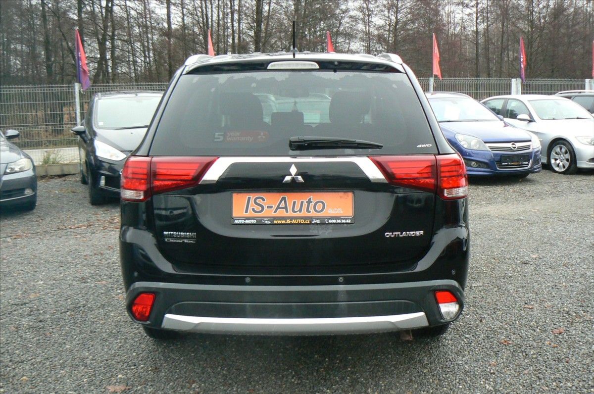 Mitsubishi Outlander, 2,3 INTENSE 2.2 DI-D   4WD - fotka 4