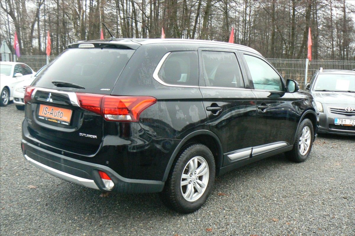 Mitsubishi Outlander, 2,3 INTENSE 2.2 DI-D   4WD - fotka 5