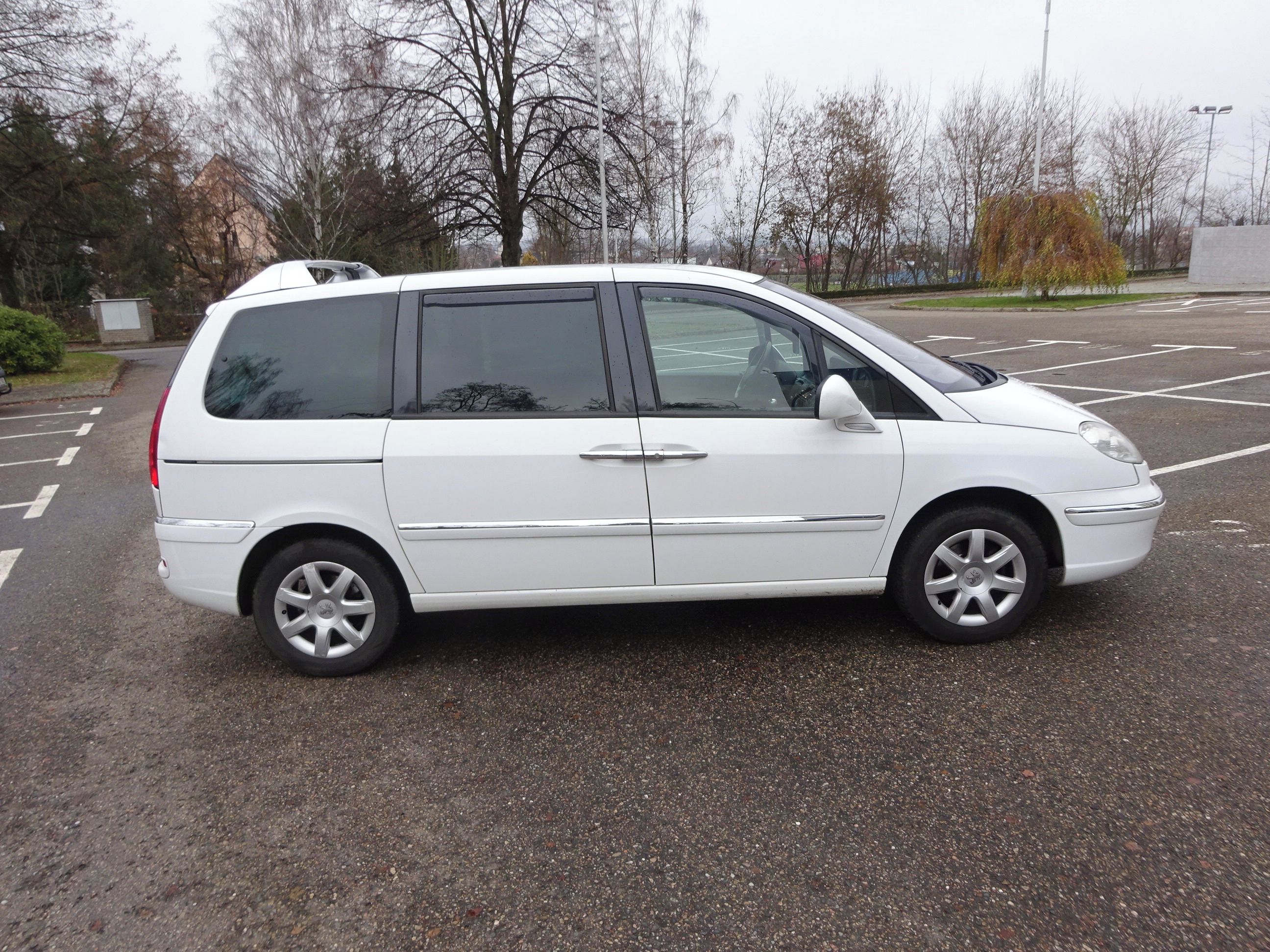 Peugeot 807, 2.0 HDI (100 KW) 7 MÍST - fotka 3