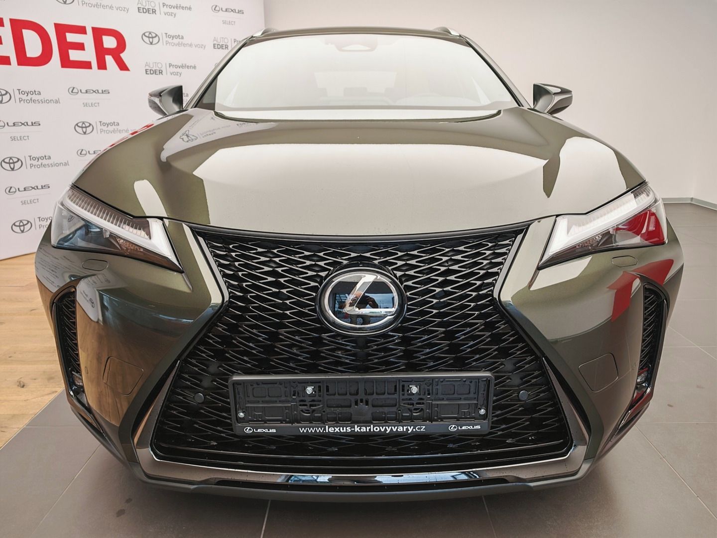 Lexus UX 300h, F Sport Design 300H - fotka 2
