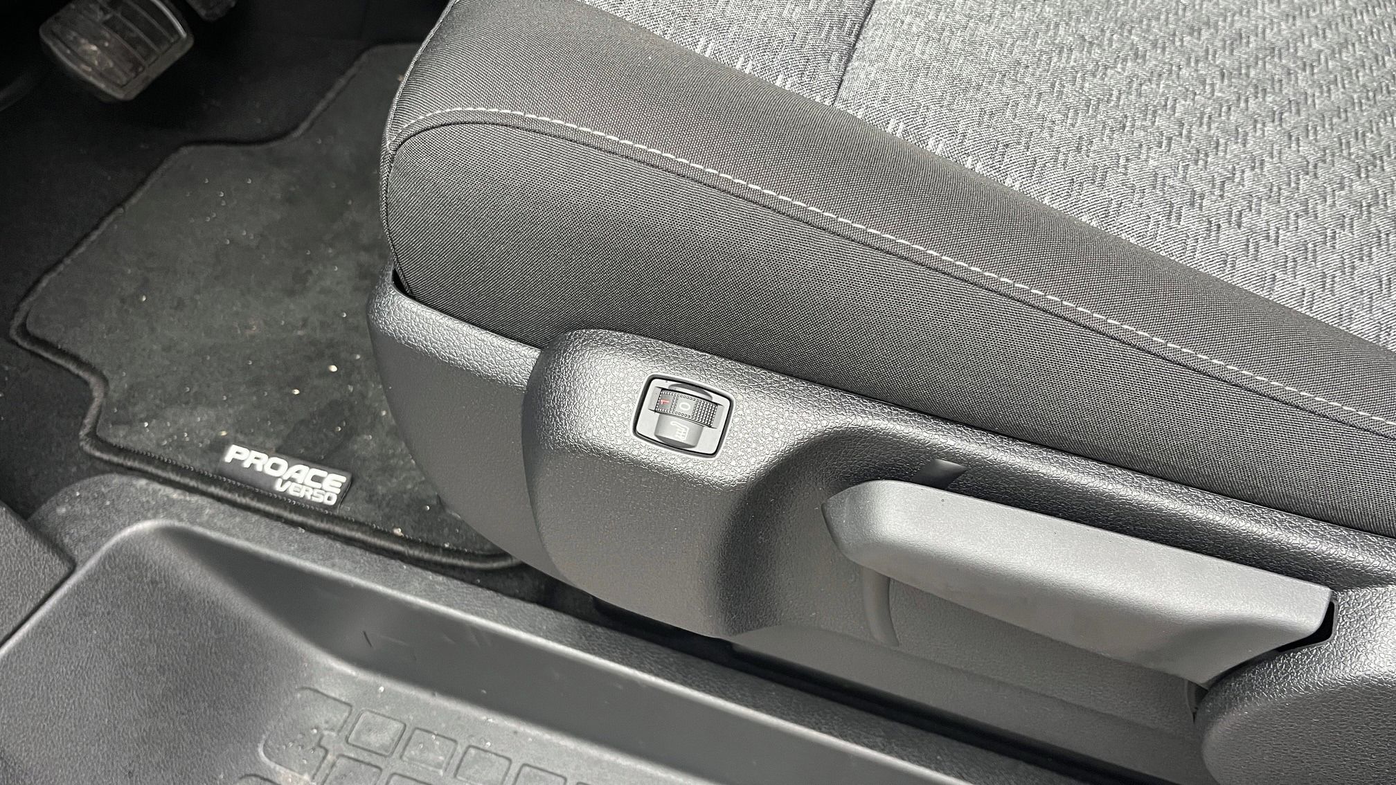 Toyota Proace Verso, EV 75kWh L1 Family 8 míst 136k - fotka 6