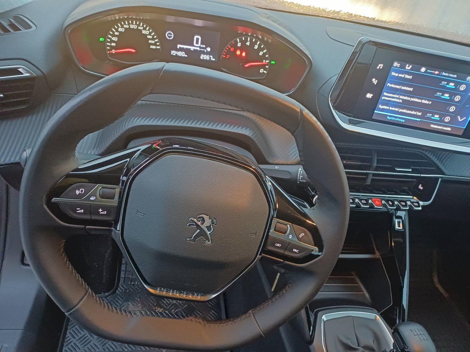 Peugeot 2008, 1.5 BlueHDi 81Kw - fotka 6