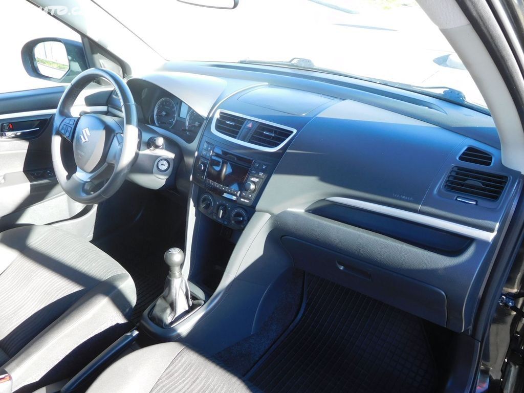 Suzuki Swift, 1.2i Sport, 66 kW, Klima - fotka 6