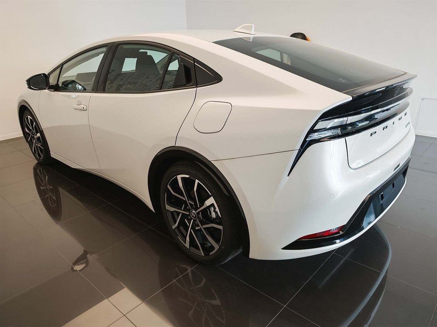 Toyota Prius, 2.0 Plug-in Hybrid Prestige - fotka 6