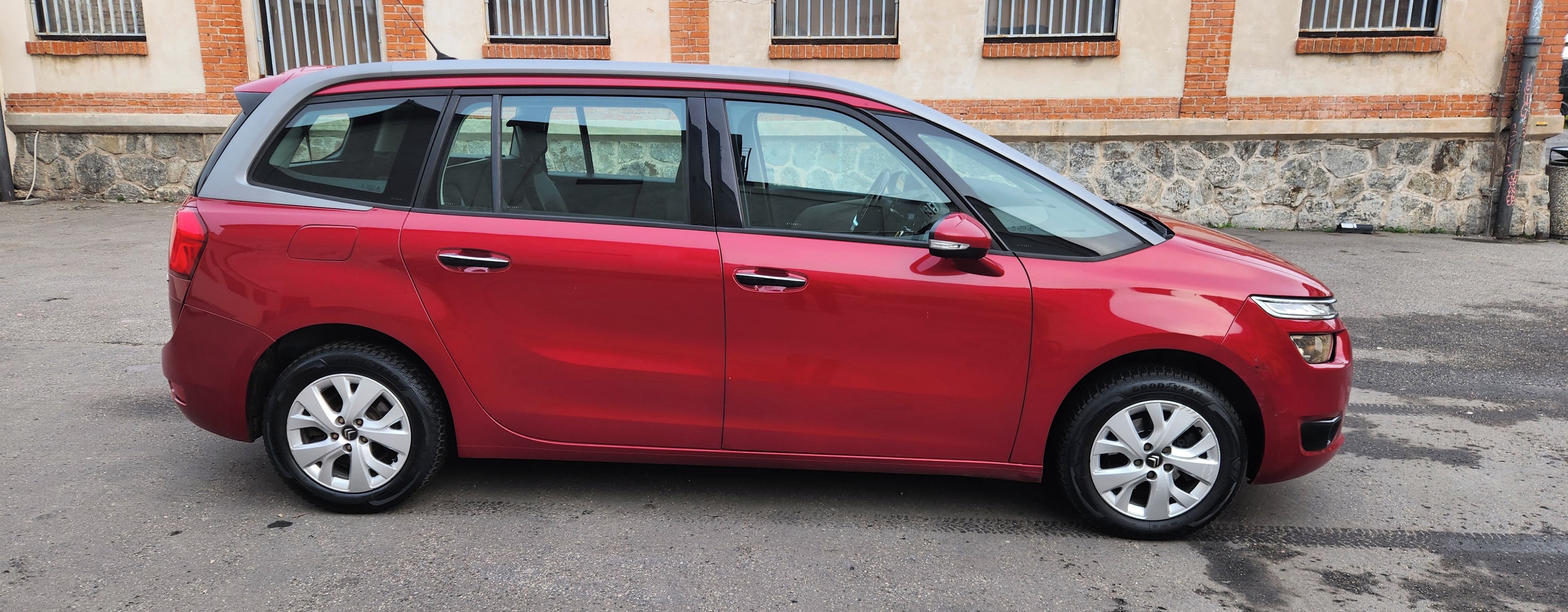 Citroën Grand C4 Picasso, 1.6 HDI 7 MÍST ČR - fotka 4