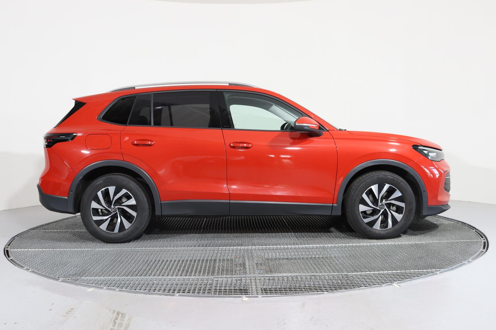 Volkswagen Tiguan, People 1,5 eTSI 110 kW - fotka 3