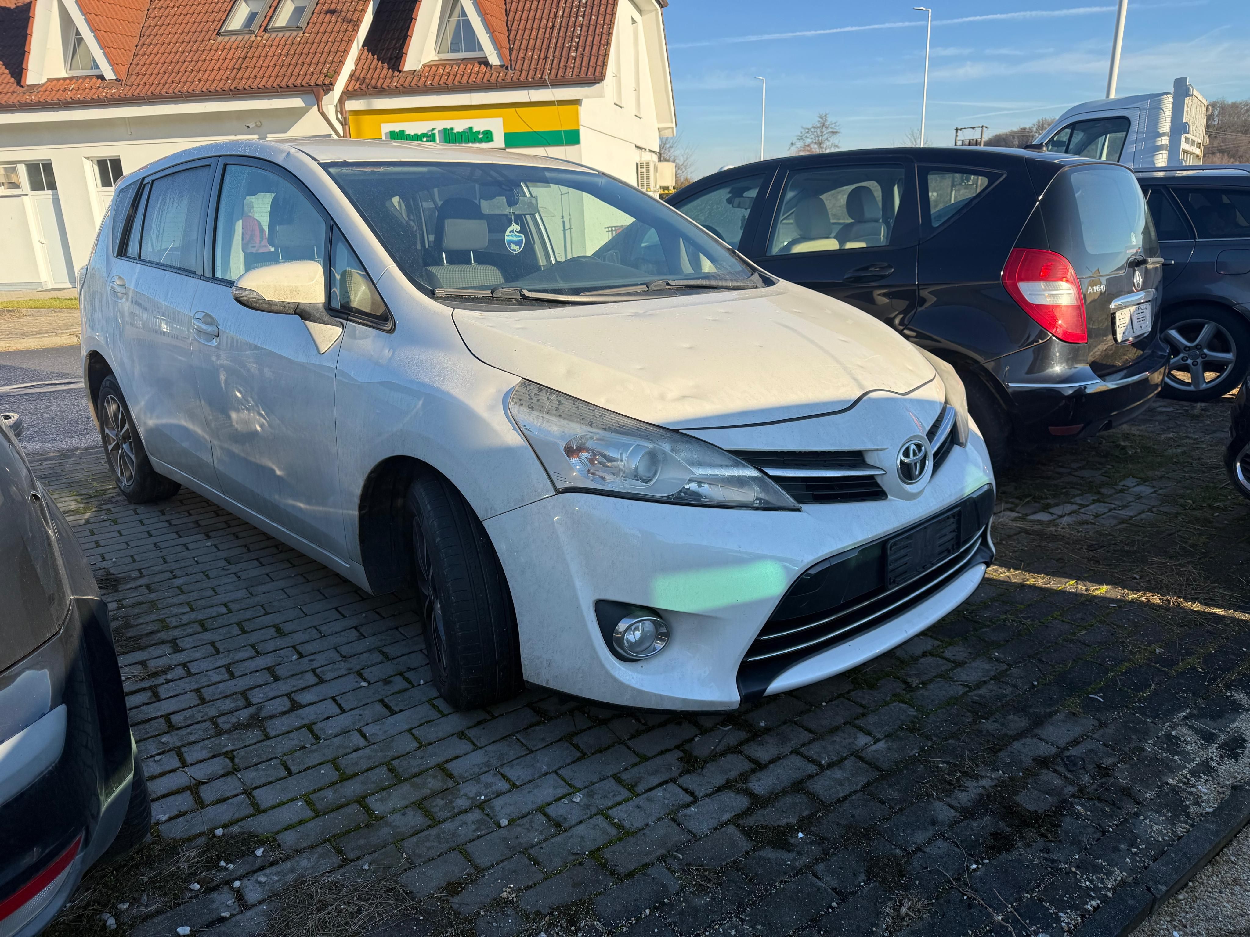 Toyota Verso, 1,6 D-Cat 82 kw.2014.7 míst - fotka 2