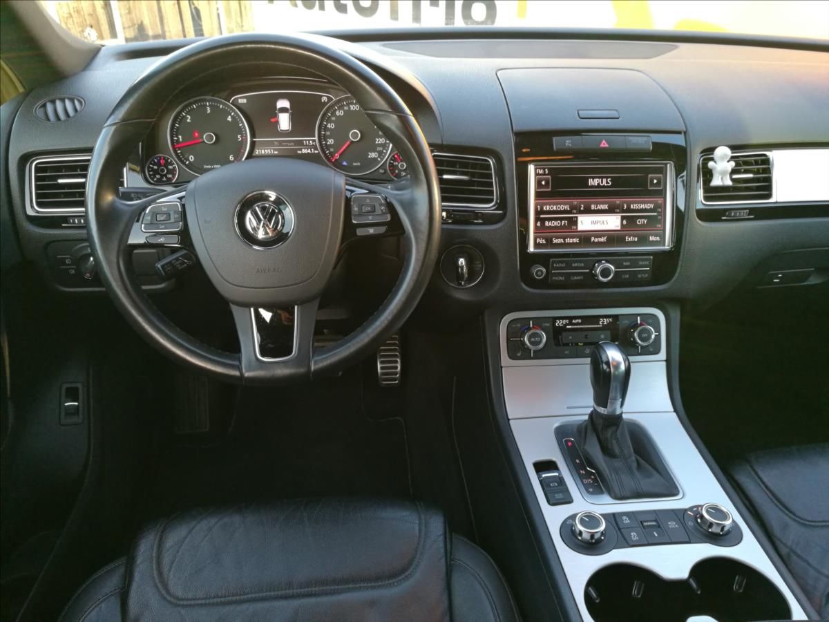 Volkswagen Touareg, 3,0 TDI V6 Tiptronic - fotka 5