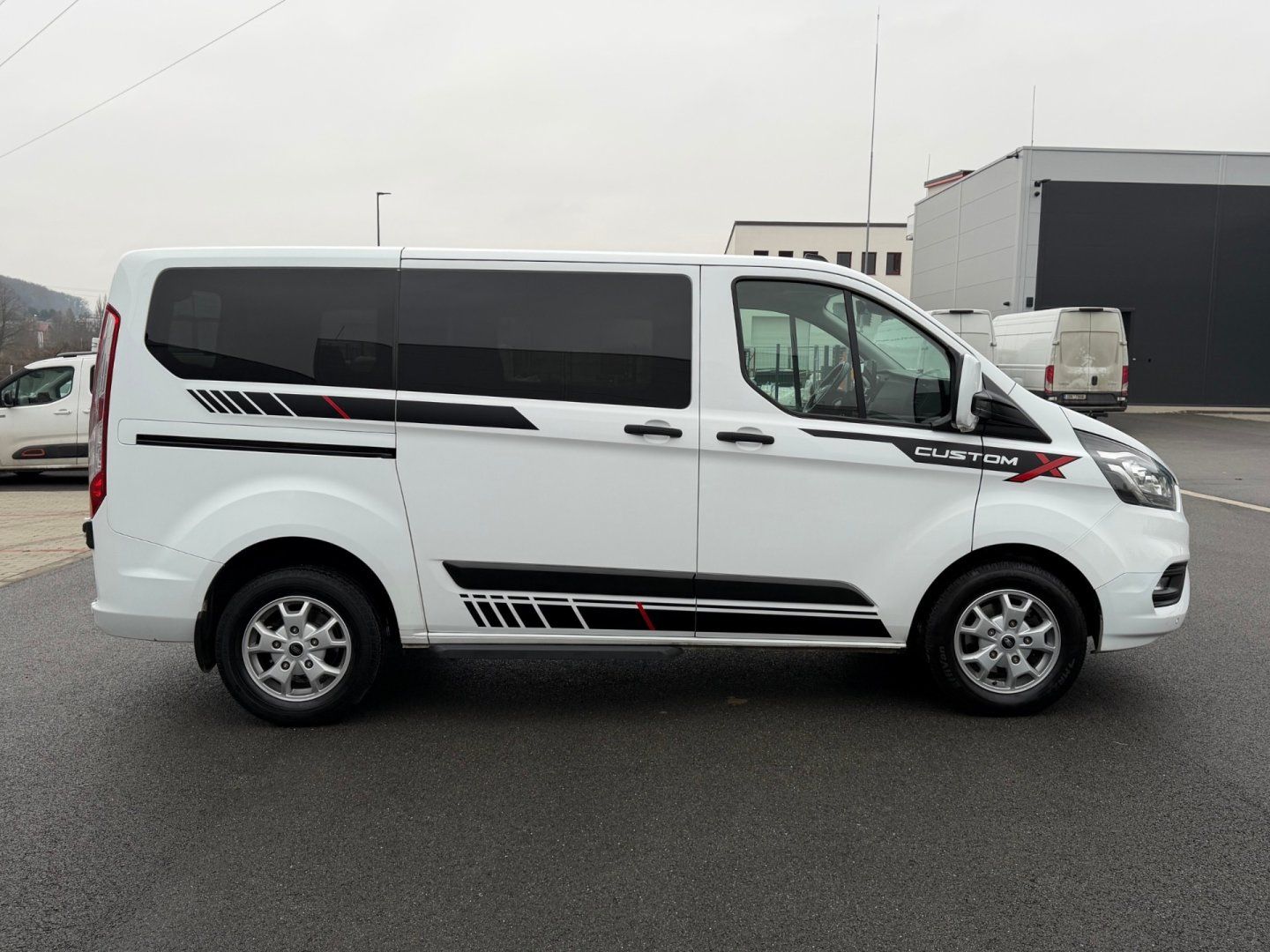 Ford Transit Custom, 2.0 / 96kW / AUTOMAT / 8-MÍST - fotka 4