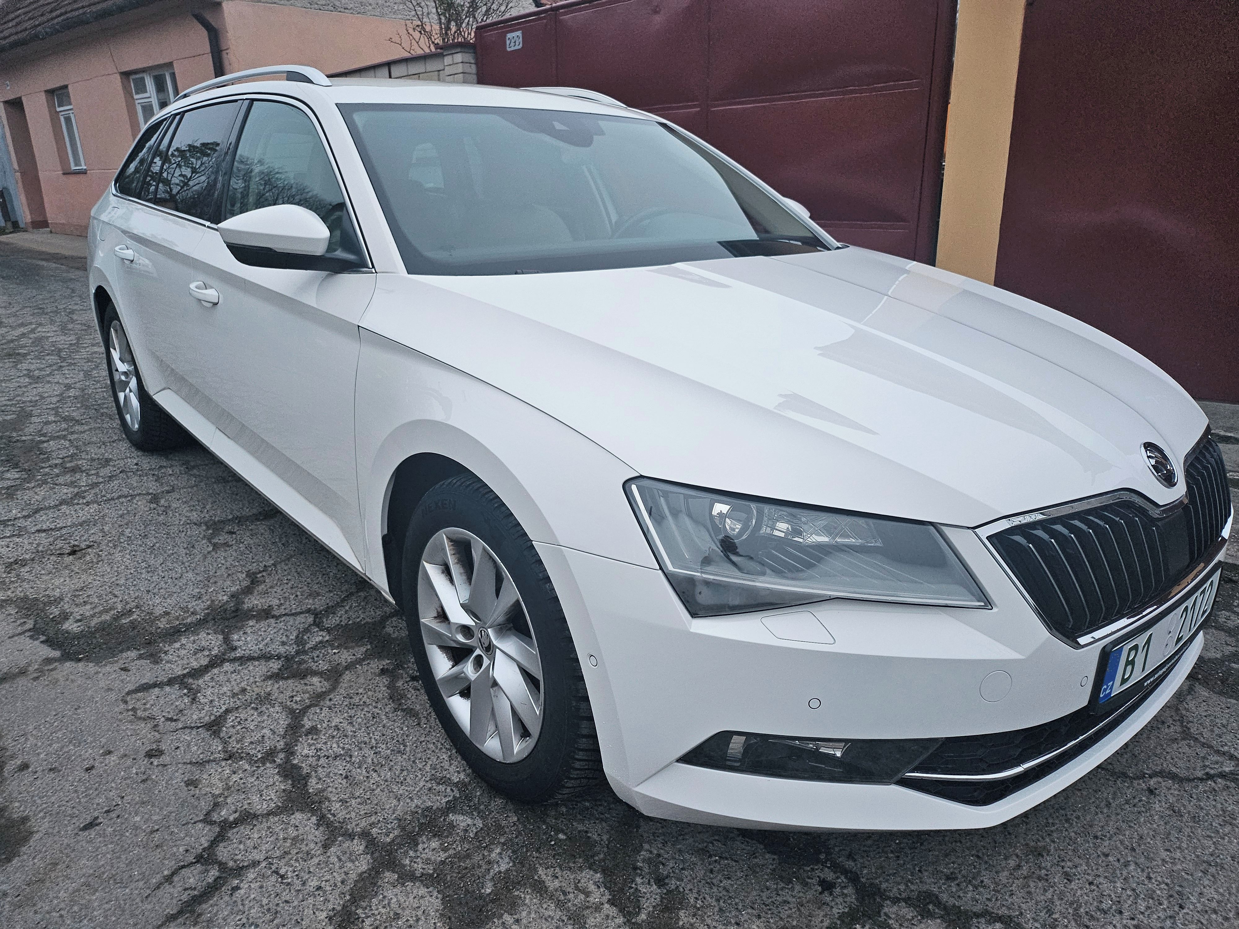 Škoda Superb, 4x4 Combi 110kw,kamera,navi.