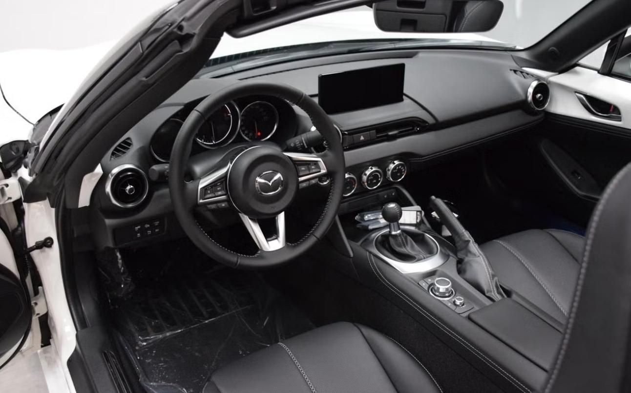 Mazda MX-5, 1.5 SKY. Exclu. Line ND3 Kůže - fotka 3
