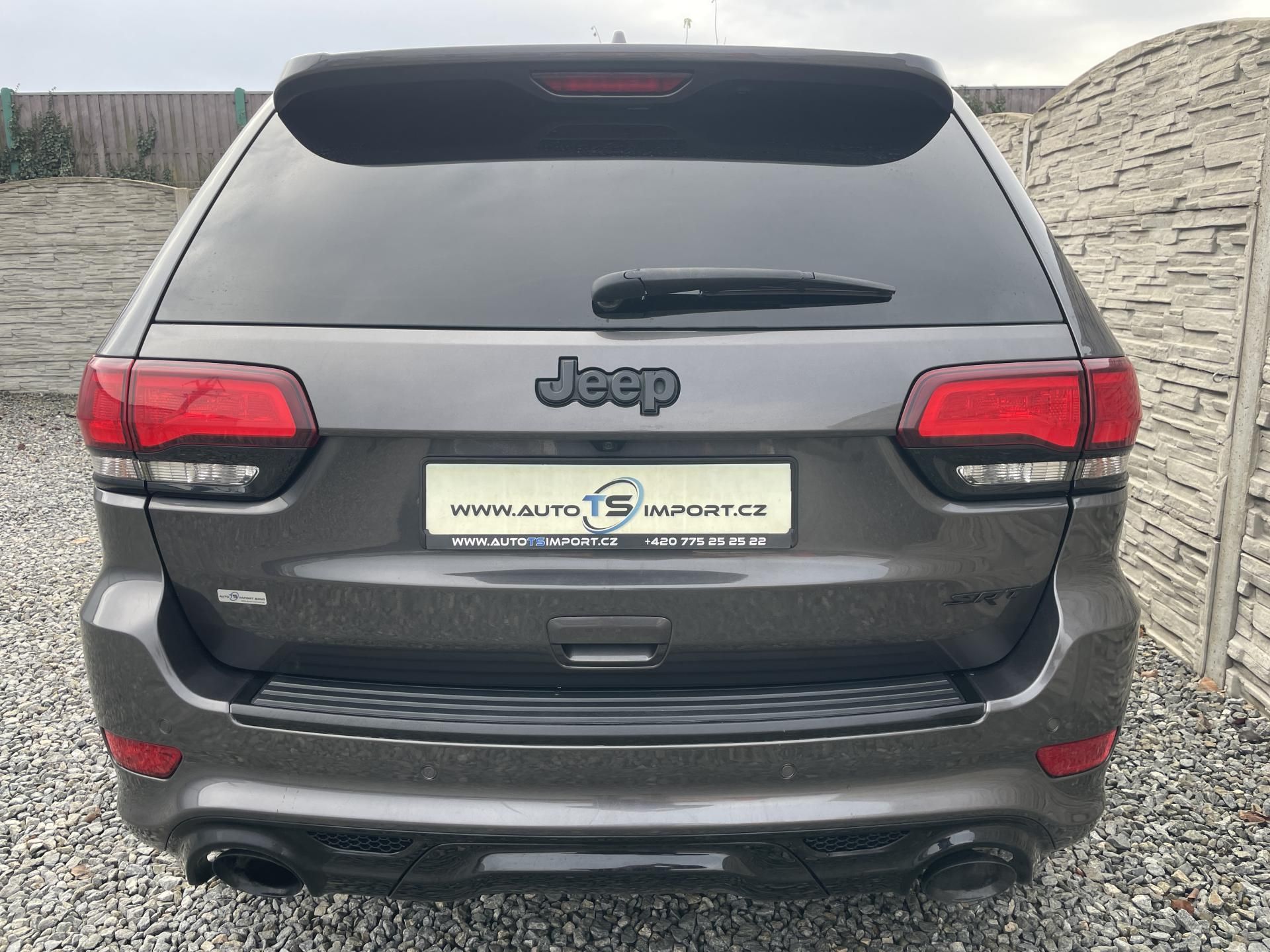 Jeep Grand Cherokee, 6.4i 480PS HEMI SRT CZ 78000KM - fotka 4
