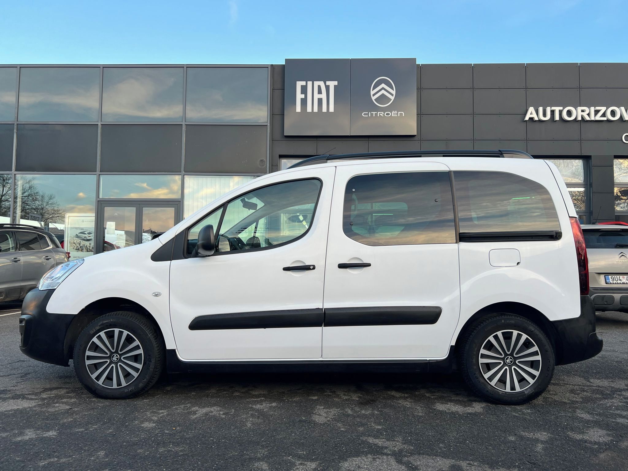 Peugeot Partner, 1.2 110k SERVIS ZÁRUKA TAŽNÉ - fotka 4