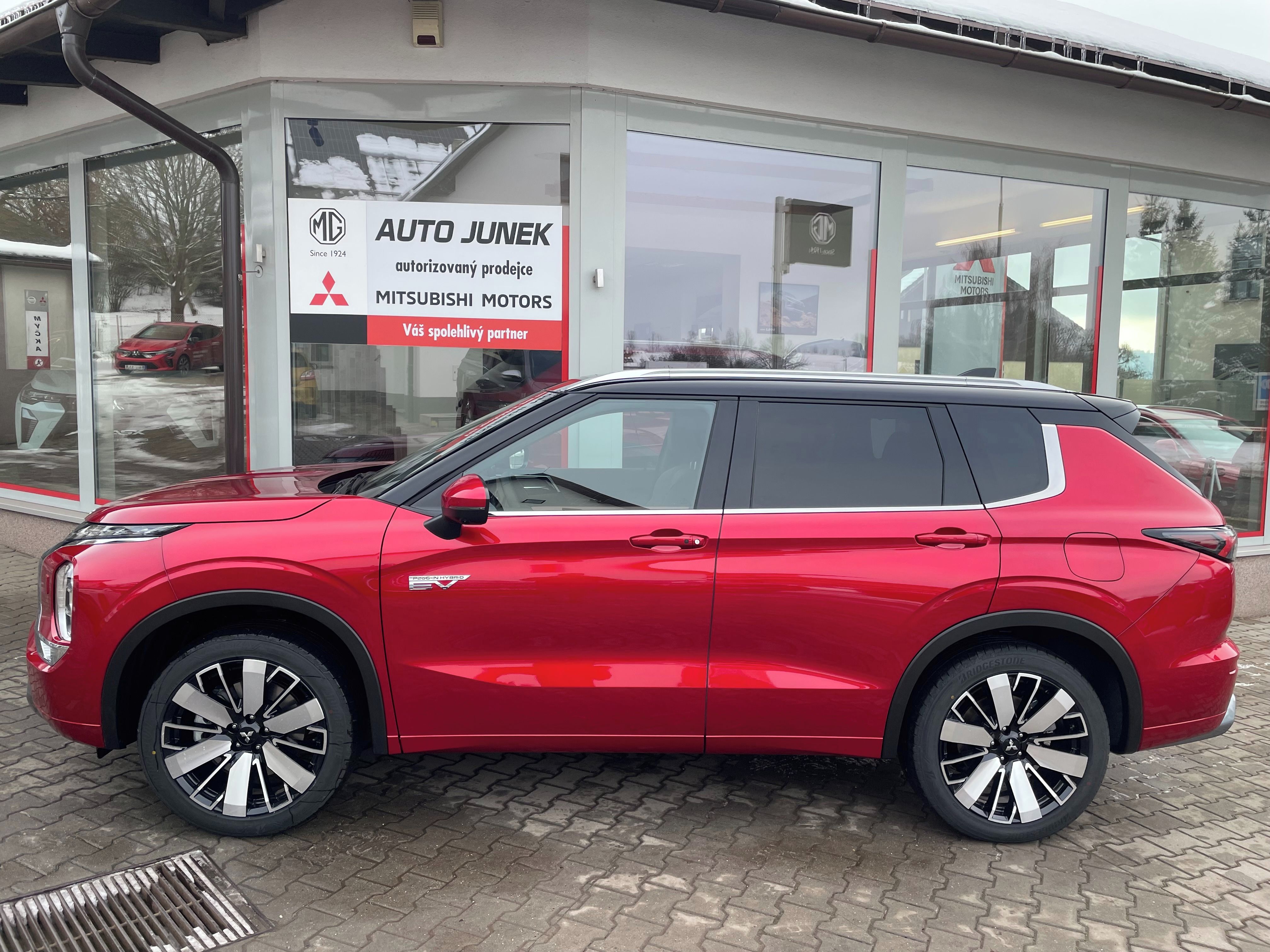 Mitsubishi Outlander, 2.4 PHEV INSTYLE PREMIUM - fotka 2