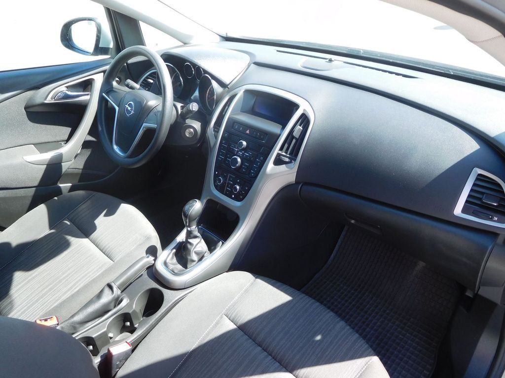 Opel Astra, 1.7 CDTi Comfort, 81 kW, Klima - fotka 6