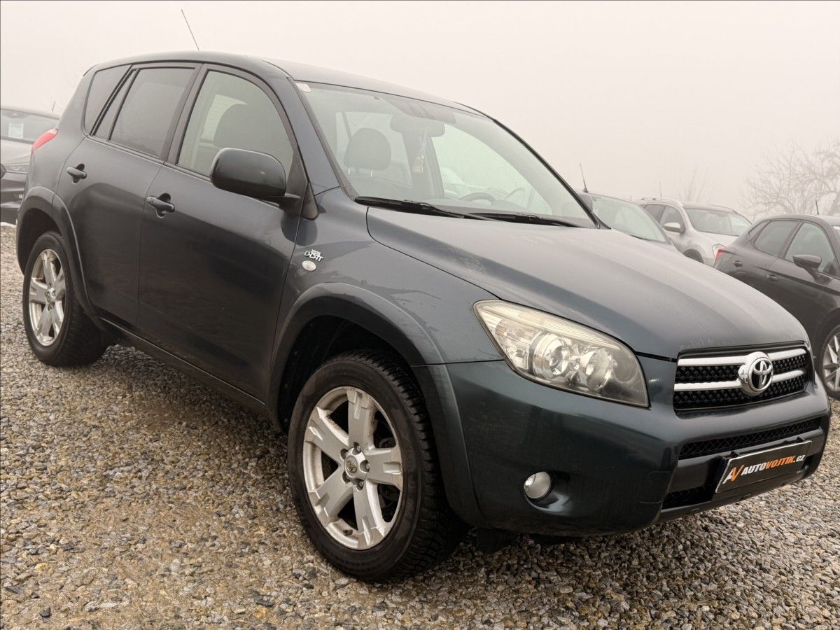 Toyota Rav4, 2,2 130kW 4X4 TAŽNÉ WEBASTO - fotka 3