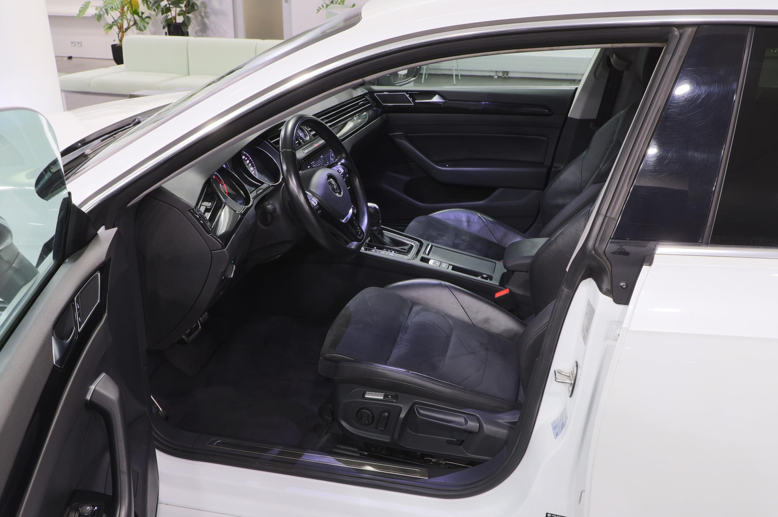 Volkswagen Arteon, 2.0 BiTDI 176kW 4x4 DSG Elegan - fotka 6