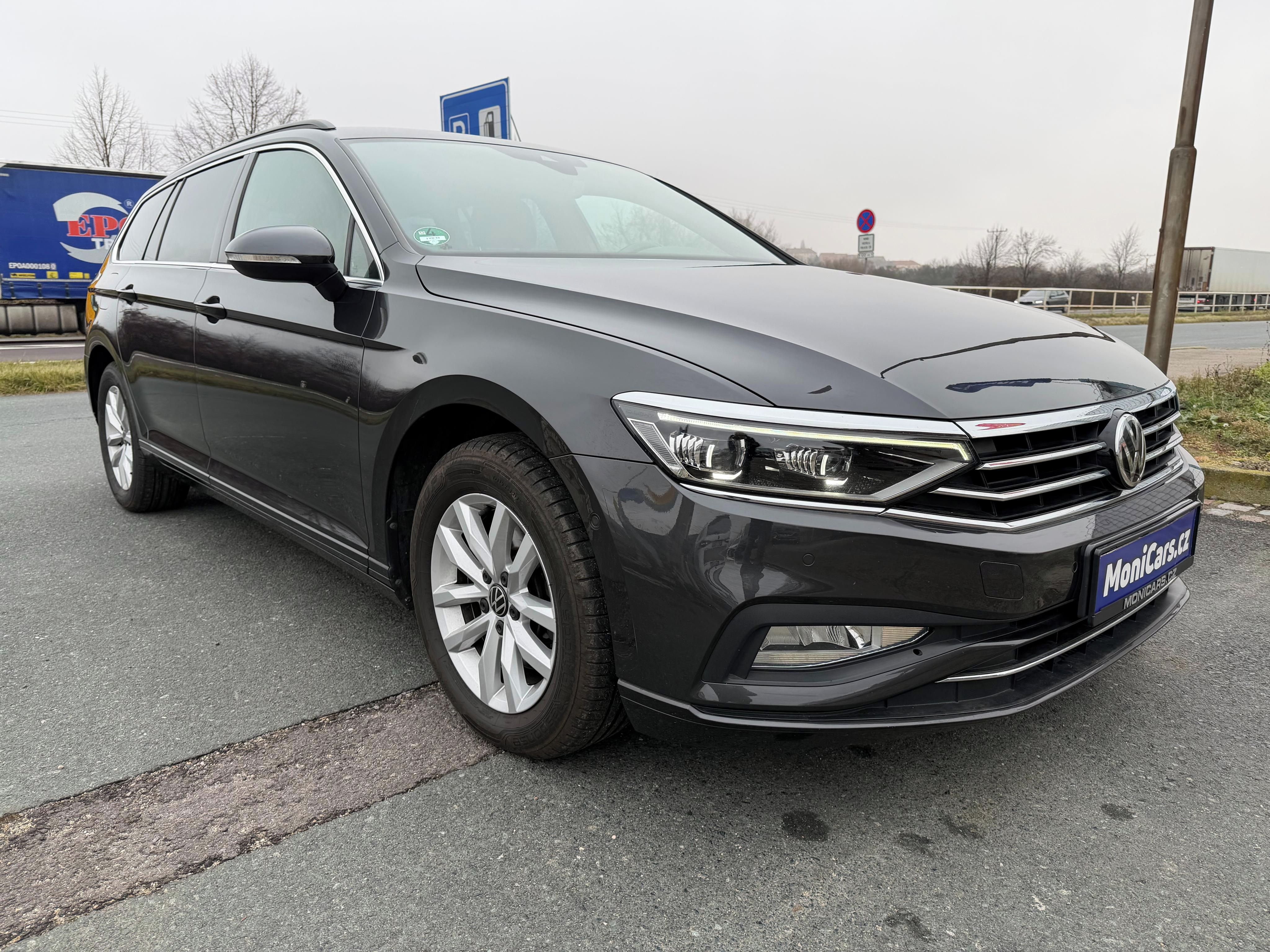 Volkswagen Passat, 2.0 TDi 140kW DSG, VÝBAVA - fotka 3