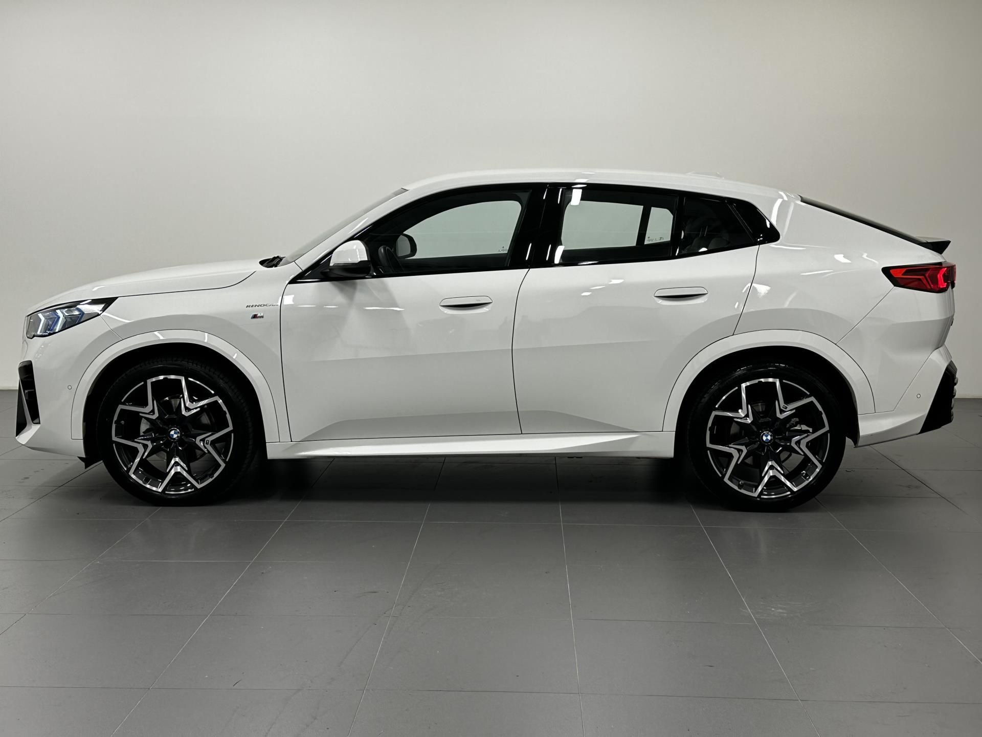BMW X2, BMW - X2 sDrive 18d, Tažné - fotka 2