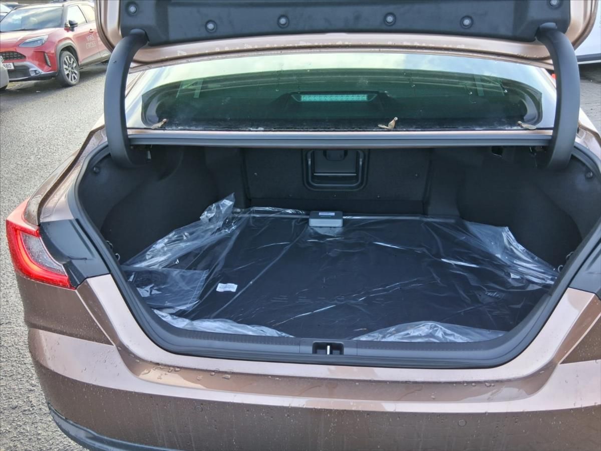 Toyota Camry, 2,5 Hybrid 230 e-CVT Executive - fotka 6