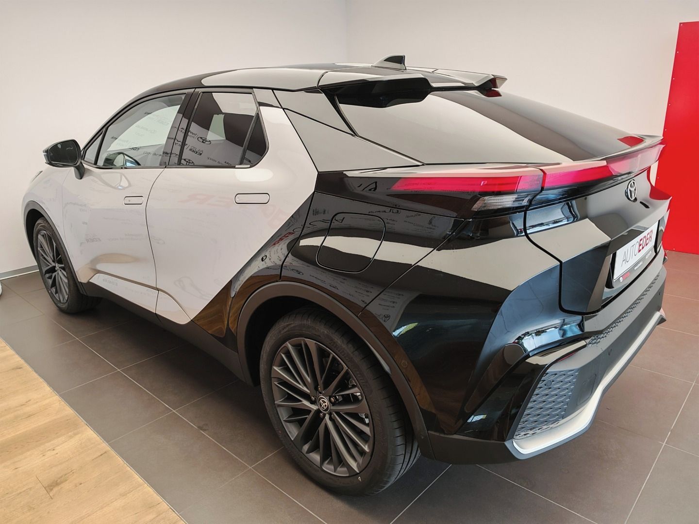 Toyota C-HR, 2.0 PHEV Tokyo Edition - fotka 6