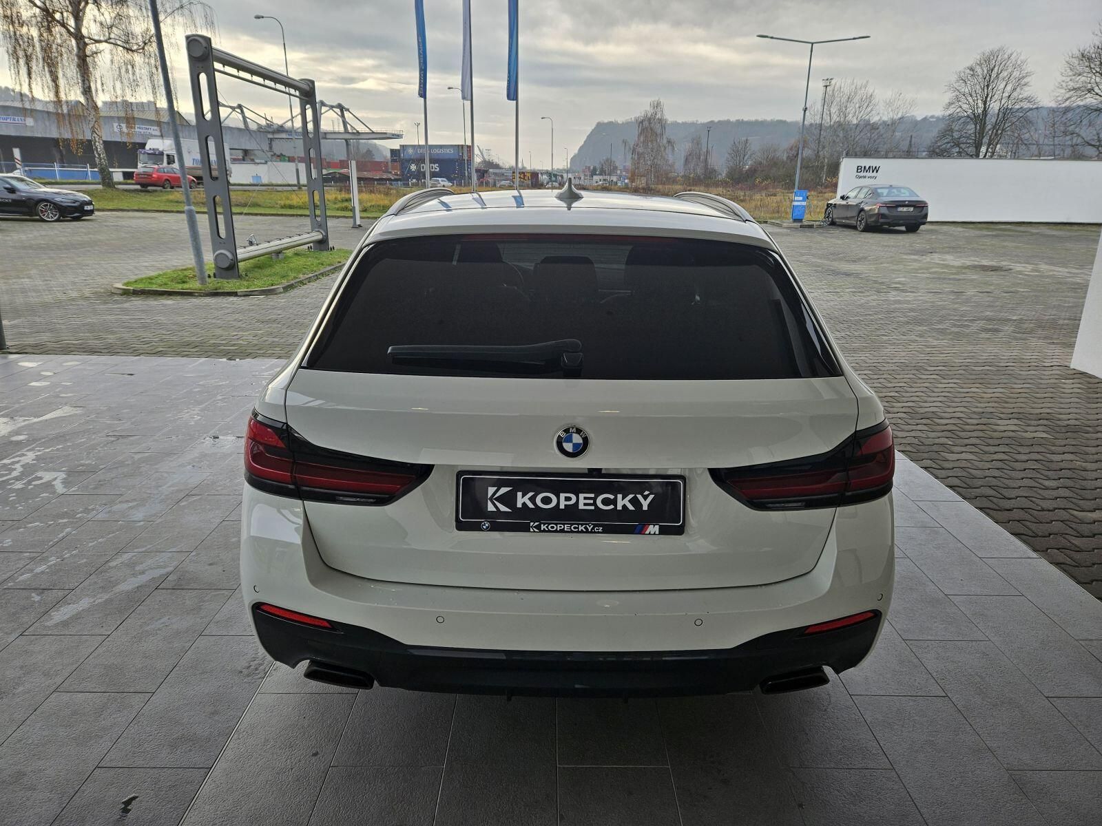 BMW Řada 5, 530d xDrive Touring M Sport - fotka 5