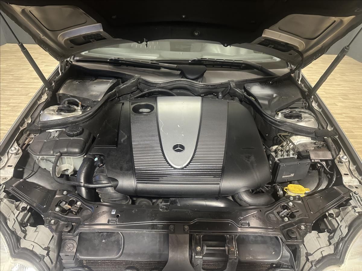 Mercedes-Benz Třídy C, 220CDI*AT*Kupé*Bez koroze* - fotka 4