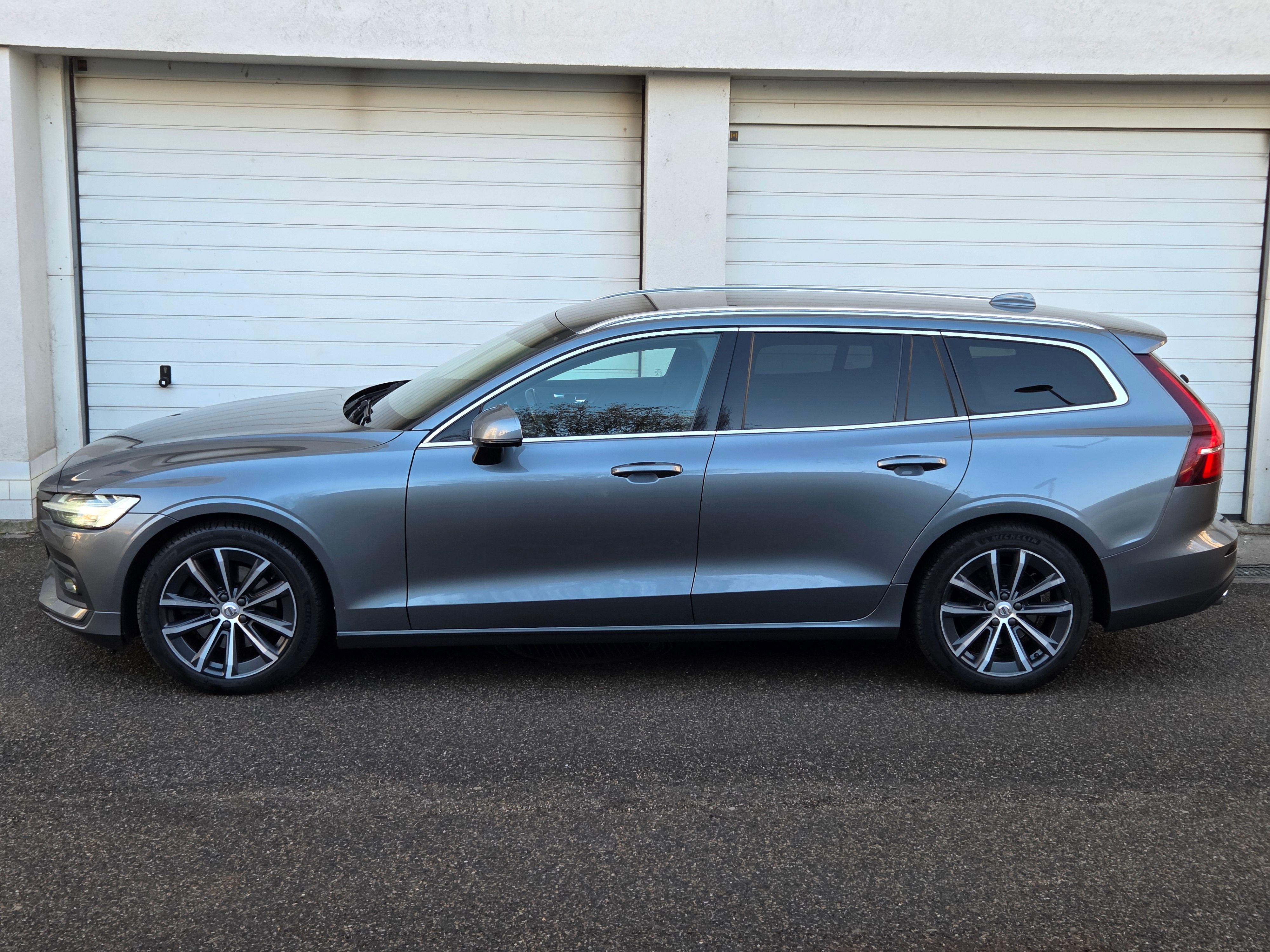 Volvo V60, 2.0 D4 AWD 4x4 Automat - fotka 4