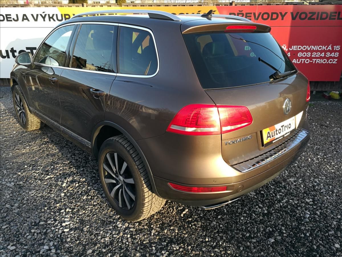 Volkswagen Touareg, 3,0 TDI V6 Tiptronic - fotka 4