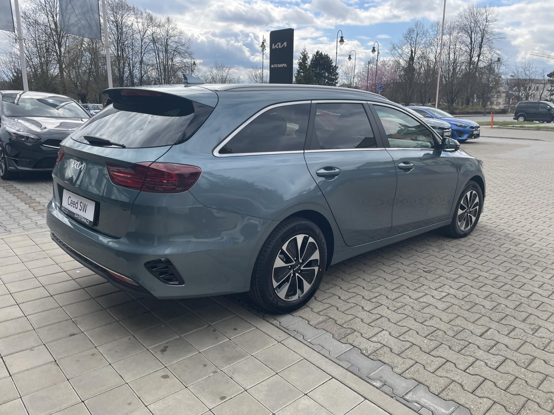 Kia Cee´d, SW 1,5T-GDi 7DCT TOP "ref.vůz" - fotka 3