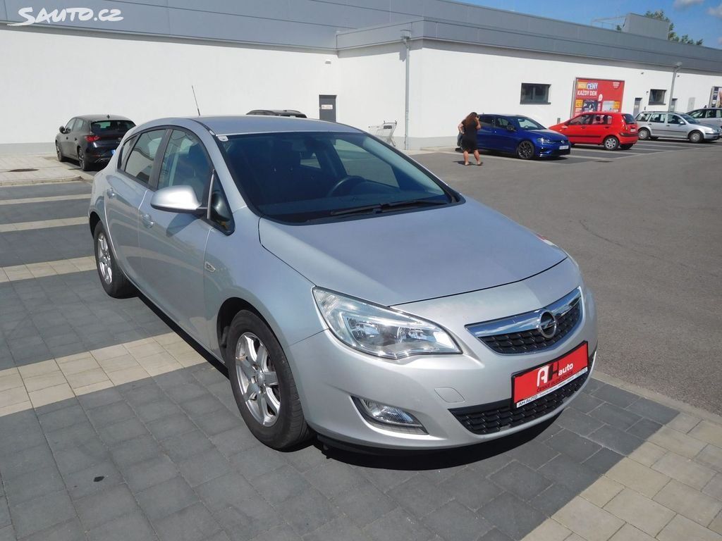 Opel Astra, 1.7 CDTi Comfort, 81 kW, Klima - fotka 3