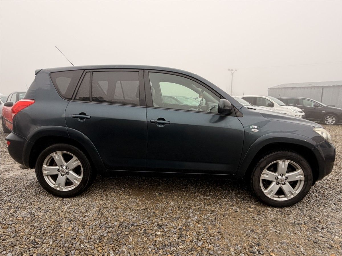 Toyota Rav4, 2,2 130kW 4X4 TAŽNÉ WEBASTO - fotka 4