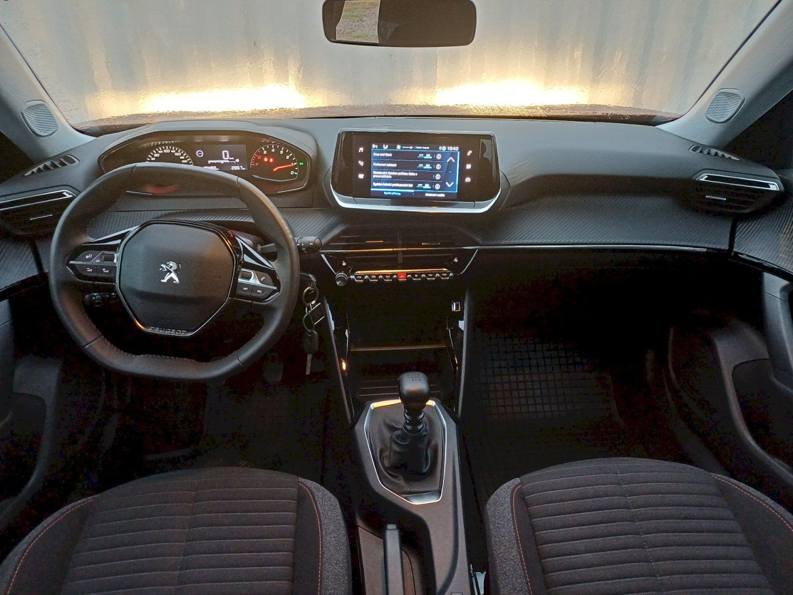 Peugeot 2008, 1.5 BlueHDi 81Kw - fotka 5