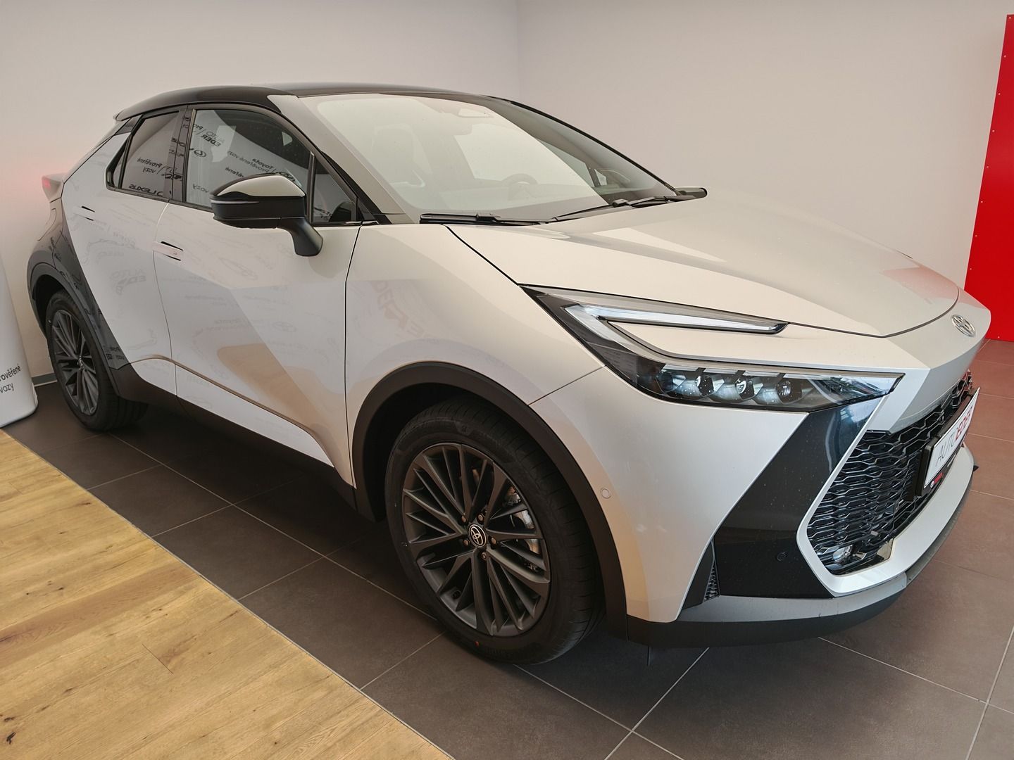 Toyota C-HR, 2.0 PHEV Tokyo Edition - fotka 3