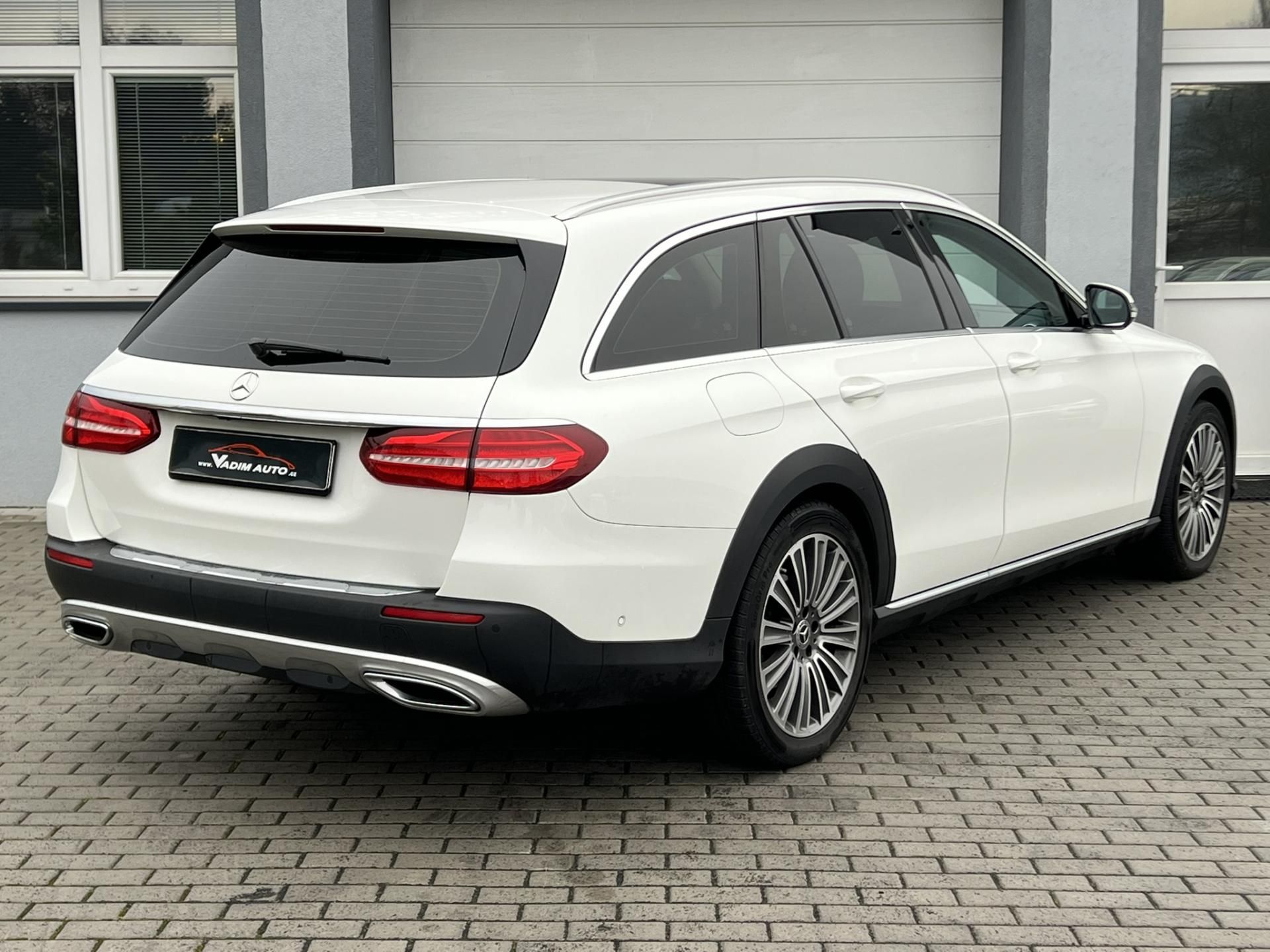 Mercedes-Benz Třídy E, E 220D 4MATIC ALL TERRAIN - fotka 4
